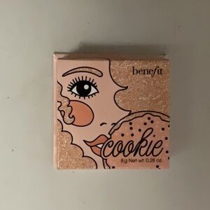 BENEFIT COOKIE HIGHLIGHTER